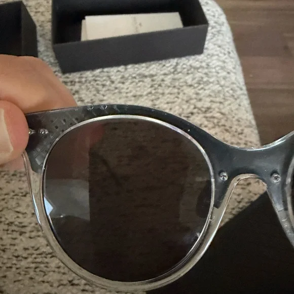 Bottega Veneta Gray Sunglasses - Picture 13 of 16
